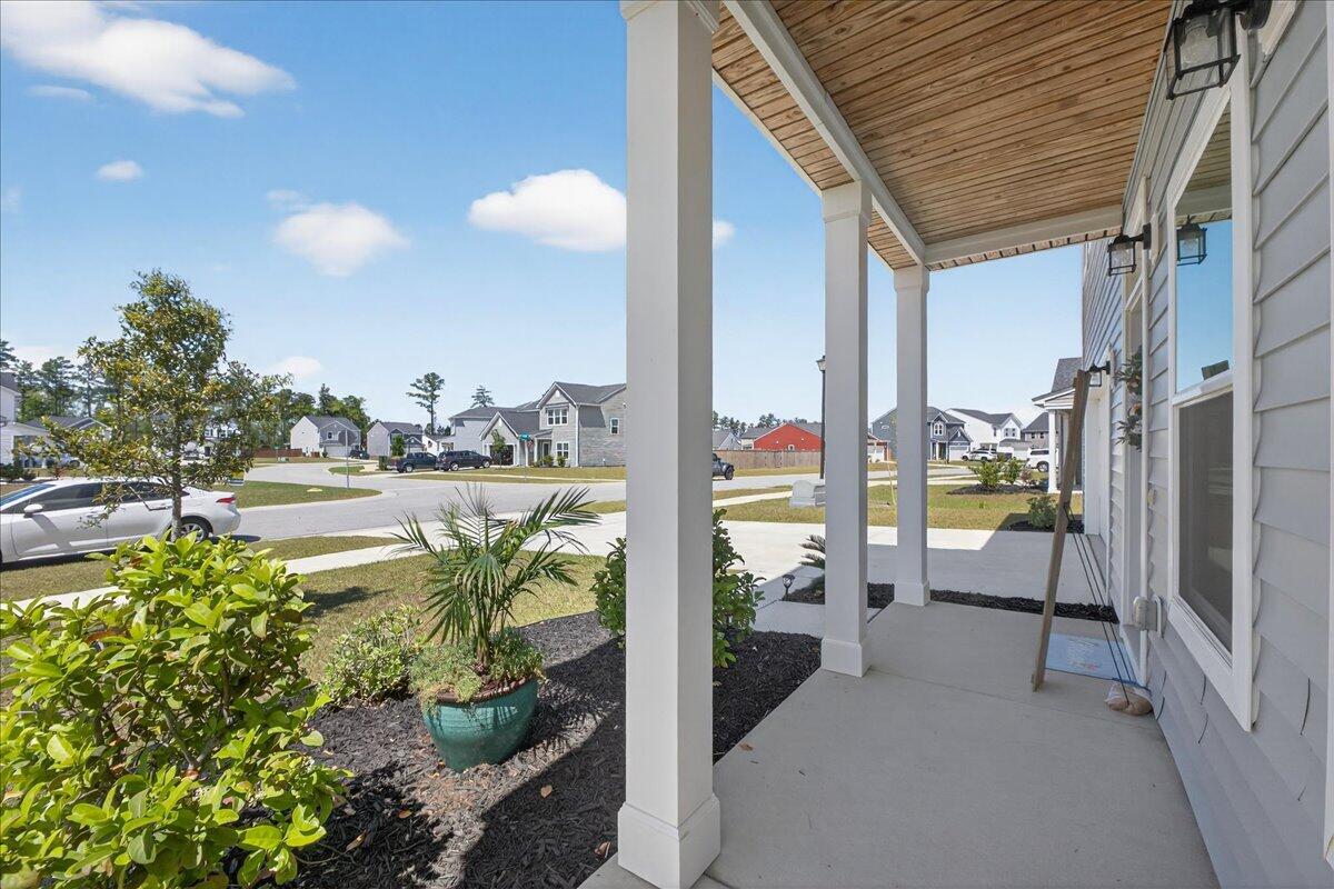 447 Navona Drive Summerville, SC 29486 - Photo 3 of 58 06-Square One Team - DSC08155