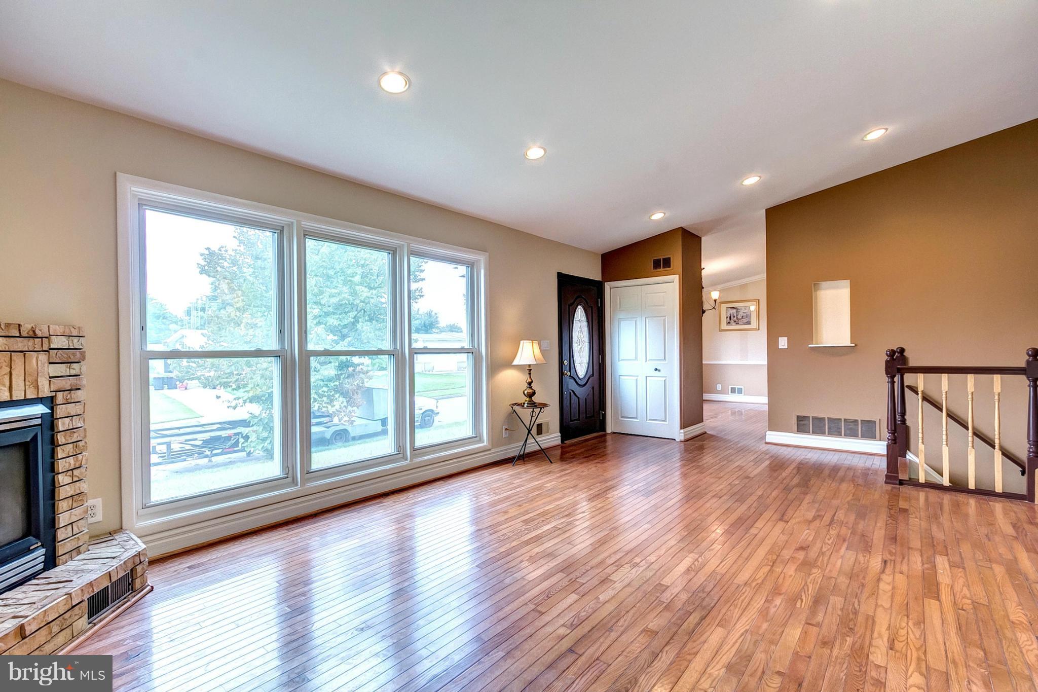 2702 Geartner Road Baltimore, MD 21209 - Photo 2 of 18 Living Room