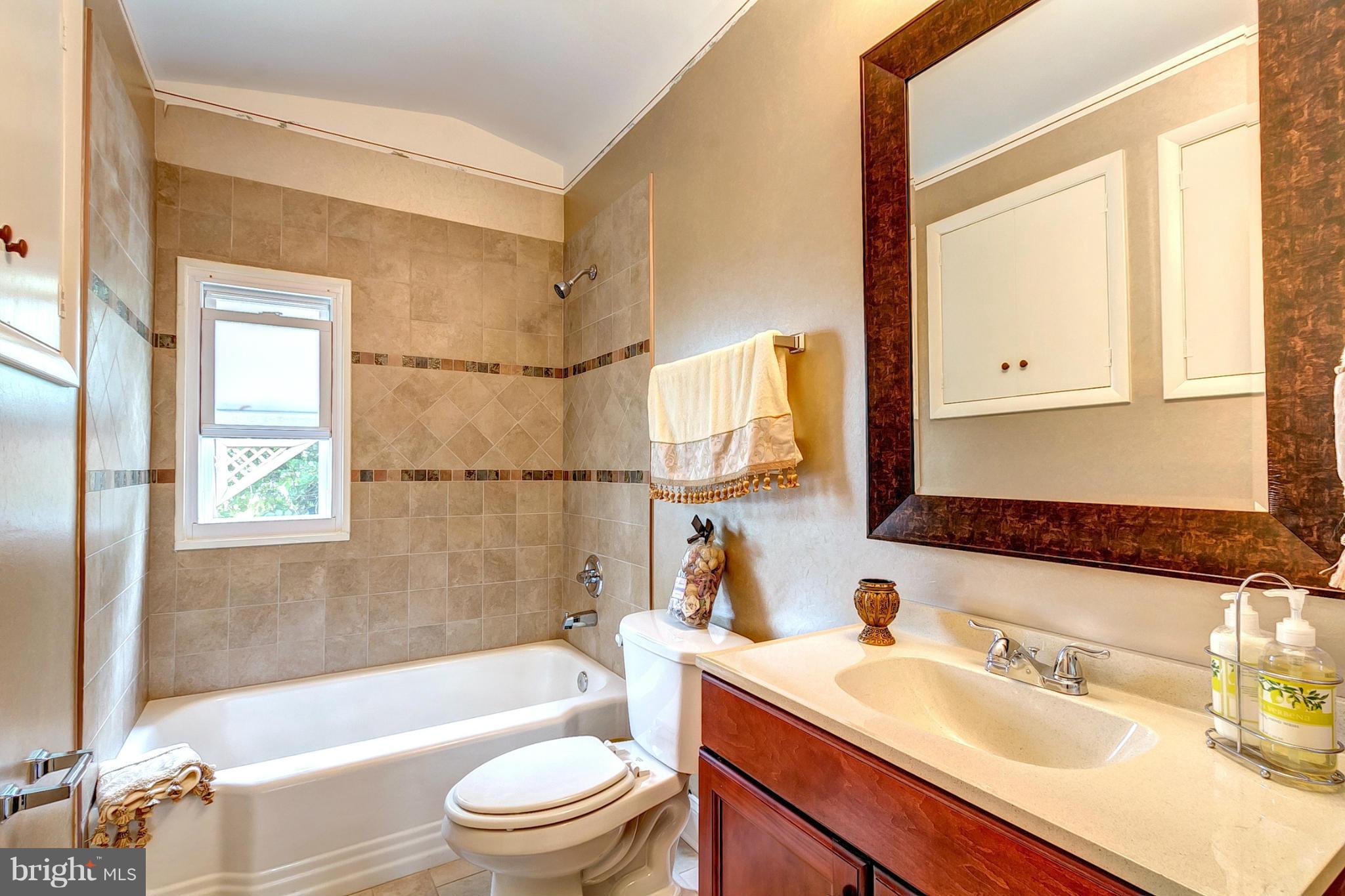 2702 Geartner Road Baltimore, MD 21209 - Photo 11 of 18 Bath