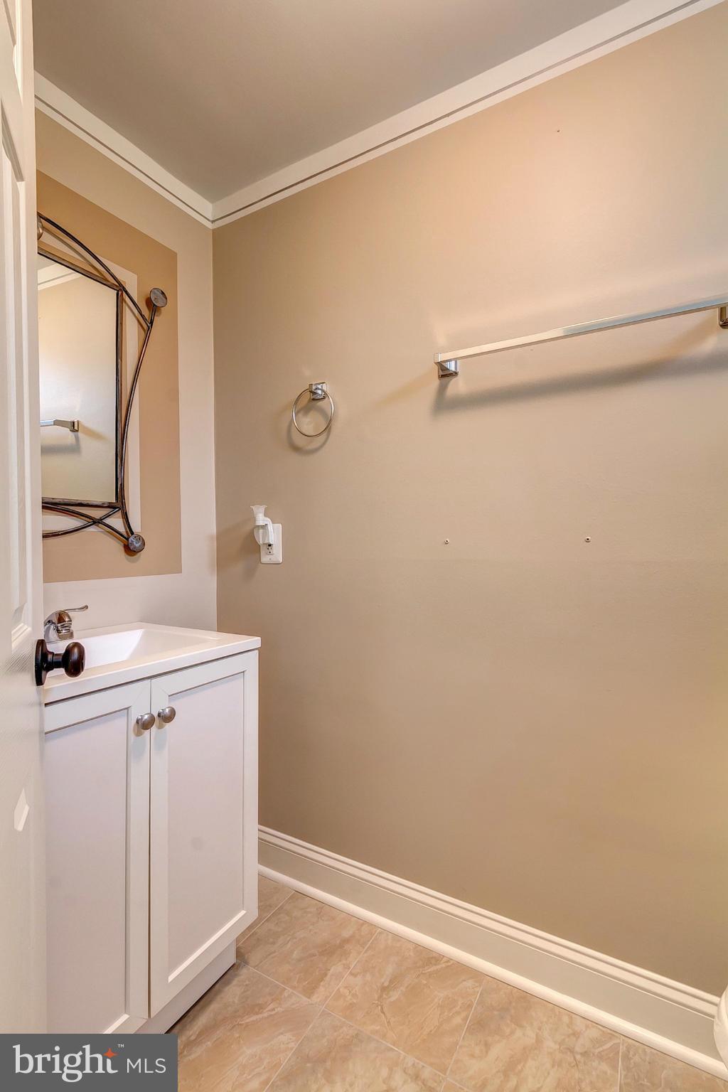 2702 Geartner Road Baltimore, MD 21209 - Photo 13 of 18 Bath