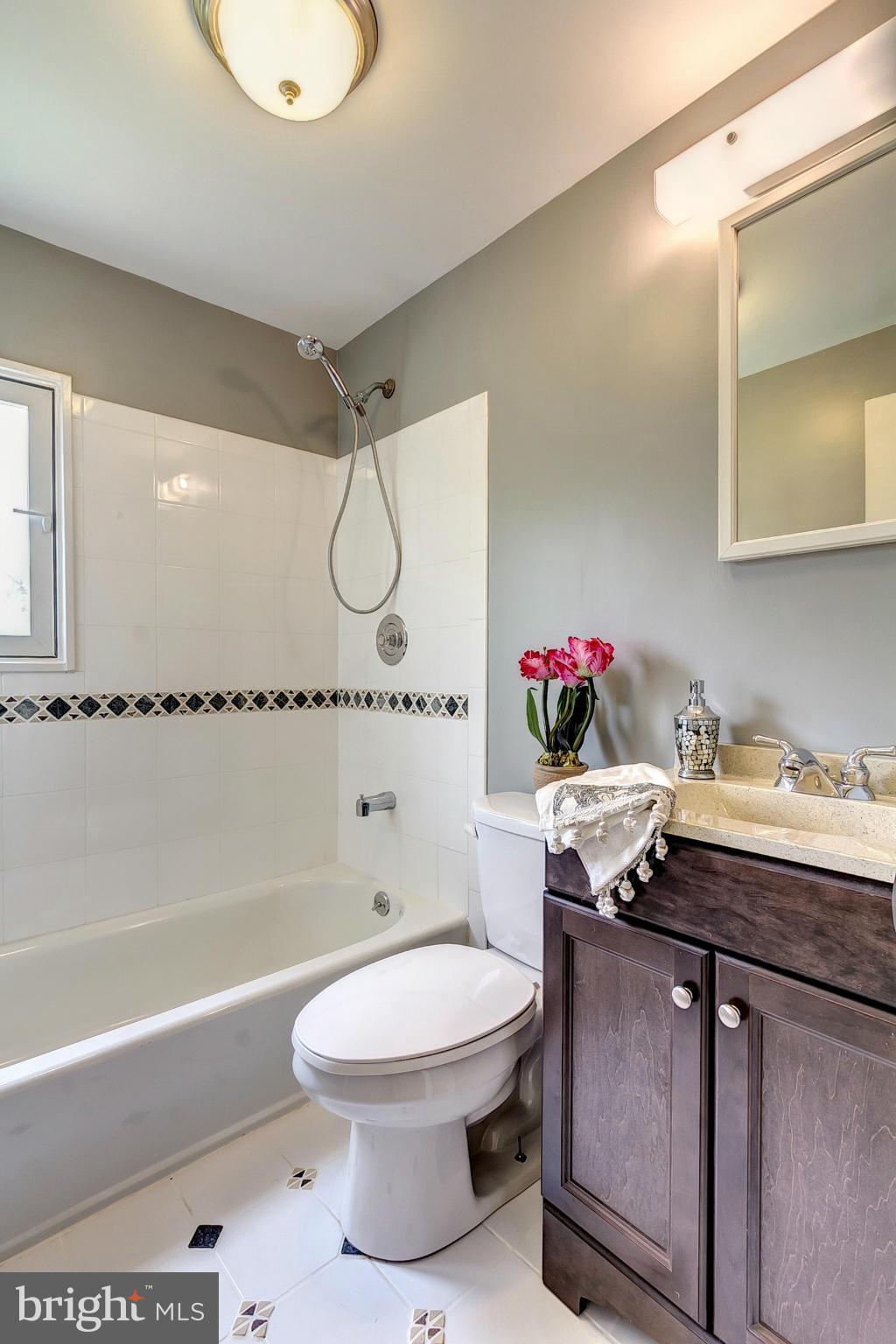 2702 Geartner Road Baltimore, MD 21209 - Photo 8 of 18 Bath (Master)