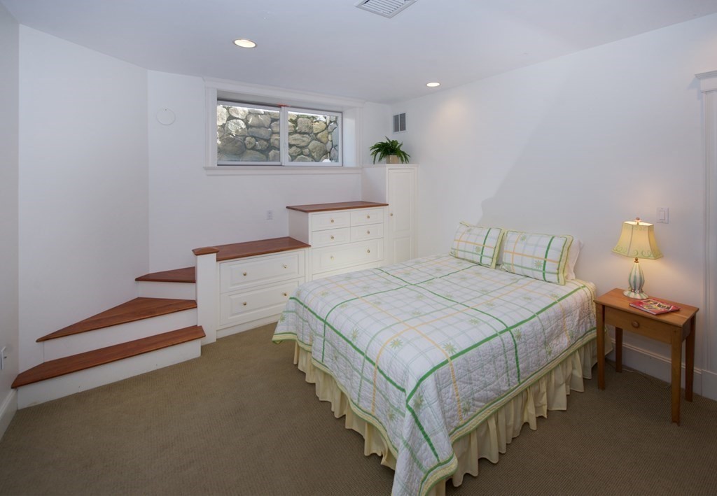 391 Ocean Avenue Marblehead, MA 01945 - Photo 12 of 42