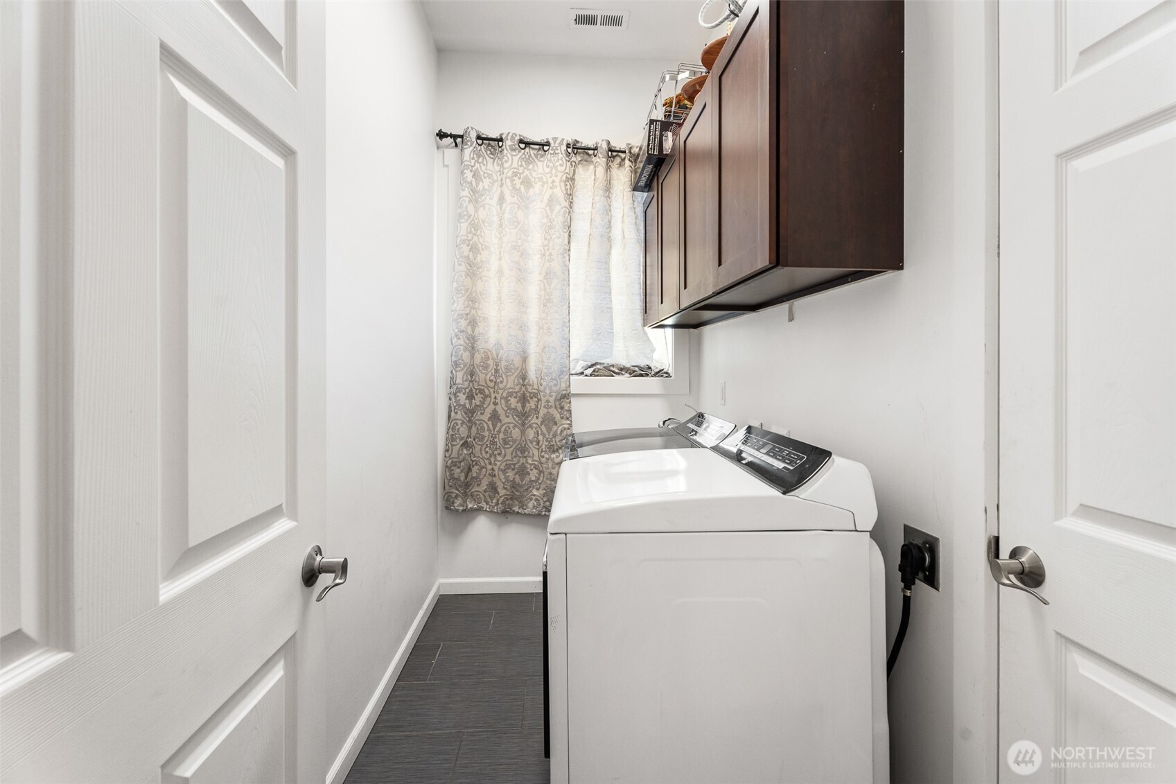 1038 Crest Loop Entiat, WA 98822 - Photo 21 of 40 a utility room with dryer and washer