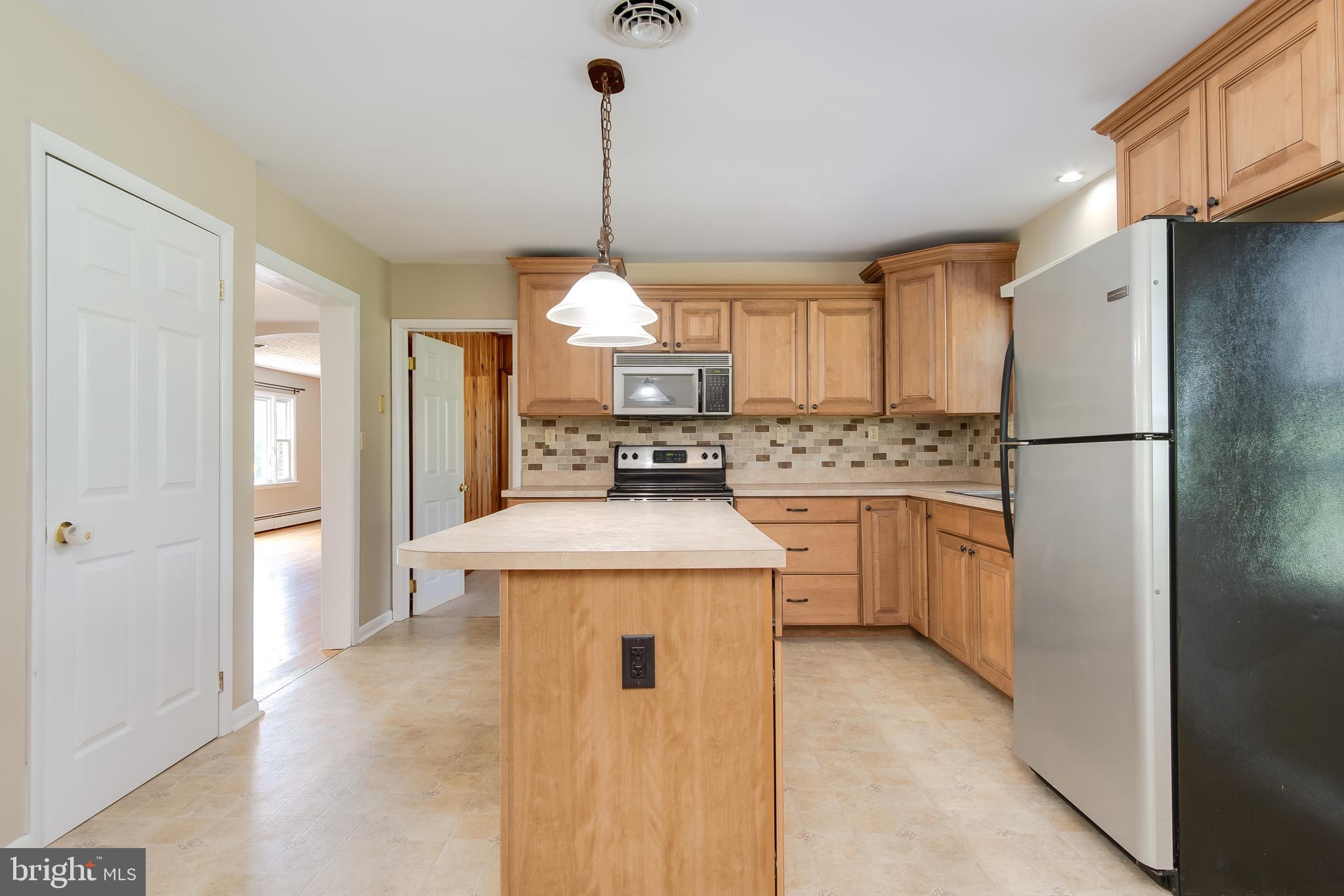 13516 Blairs Valley Road Clear Spring, MD 21722 - Photo 4 of 32 Center Island