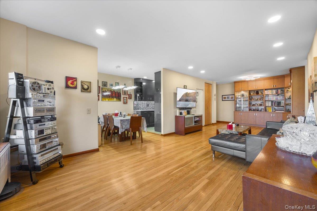 1015 Old Boston Post Road, Unit 2C Mamaroneck, NY 10543 - Photo 4 of 26