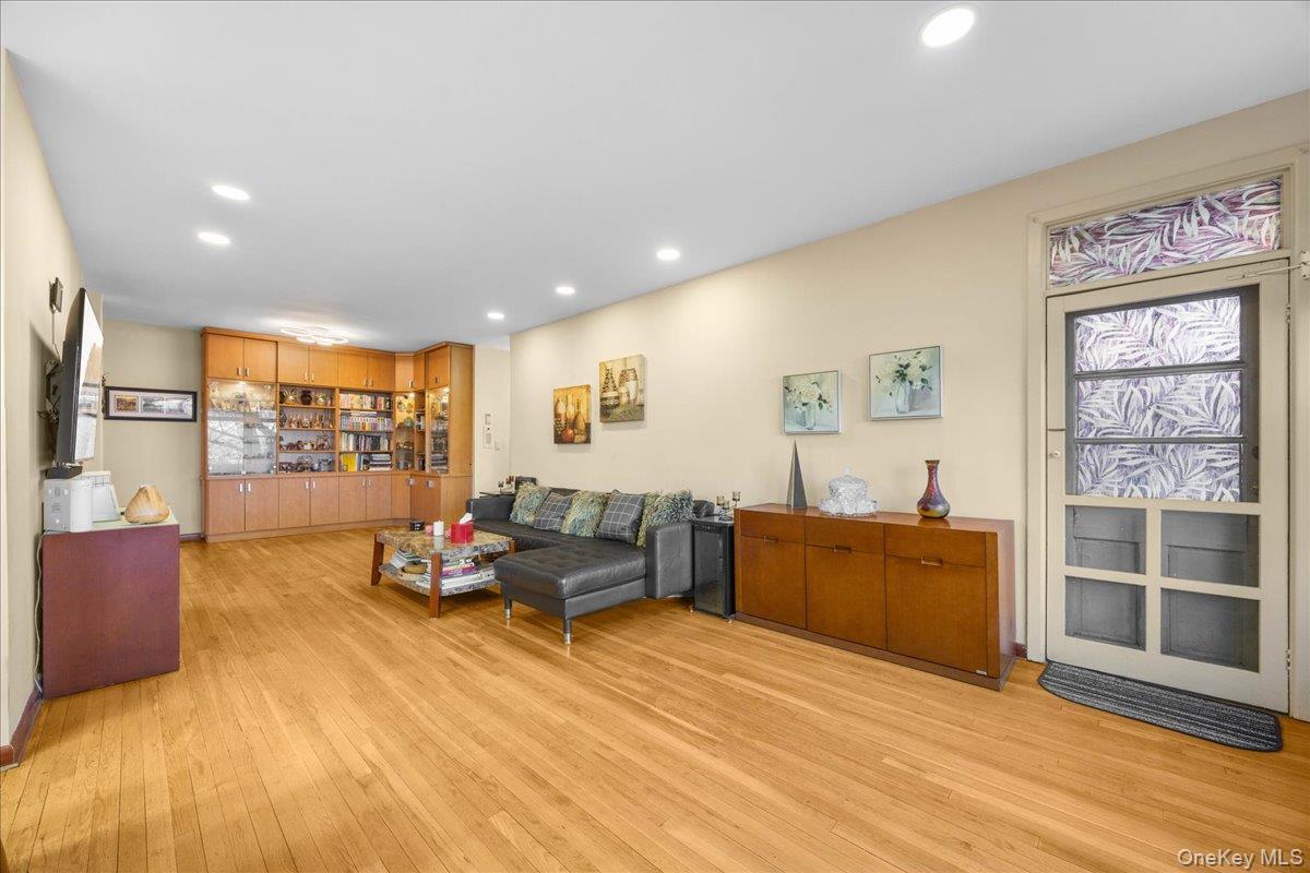 1015 Old Boston Post Road, Unit 2C Mamaroneck, NY 10543 - Photo 6 of 26