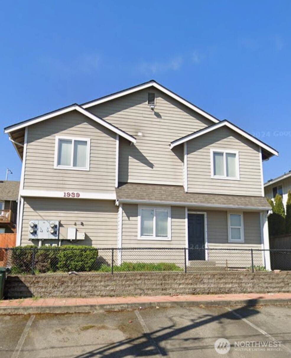 1939 South I Street, Unit B Tacoma, WA 98405 - Photo 10 of 10 a front view of a house
