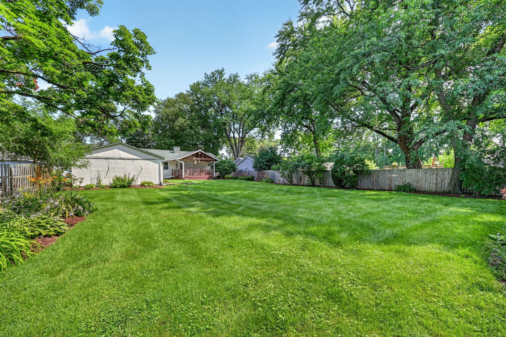472 Douglas Road Batavia, IL 60510 - Photo 2 of 42