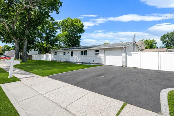 $515,000 | 100 Patchogue-Holbrook Road, Ronkonkoma, NY 11779