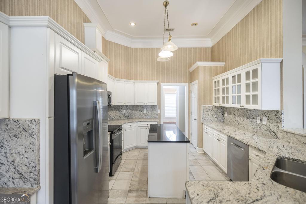 209 Trellis Walk Centerville, GA 31028 - Photo 19 of 38 a large kitchen with a large window a refrigerator and a sink