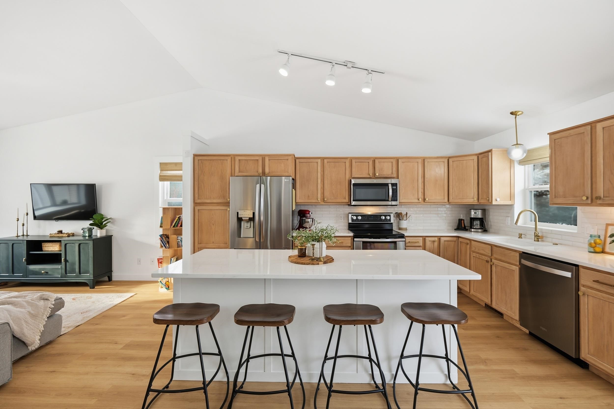 906 Stonecress Court Sun Prairie, WI 53590 - Photo 11 of 80