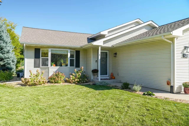 $499,000 | 906 Stonecress Court, Sun Prairie, WI 53590