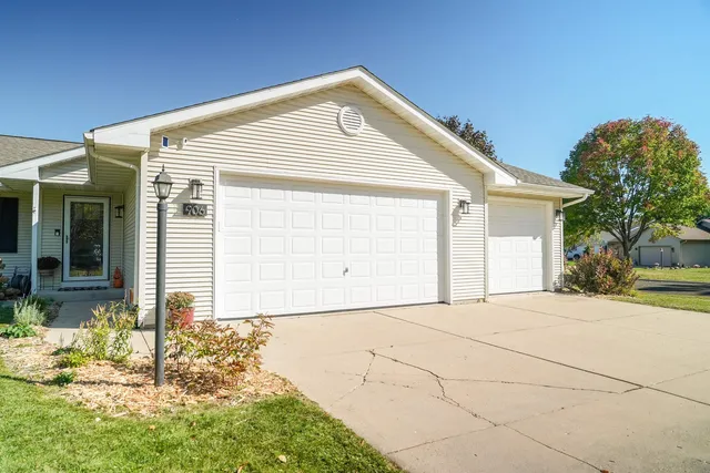 $499,000 | 906 Stonecress Court, Sun Prairie, WI 53590