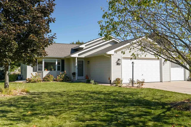 $499,000 | 906 Stonecress Court, Sun Prairie, WI 53590