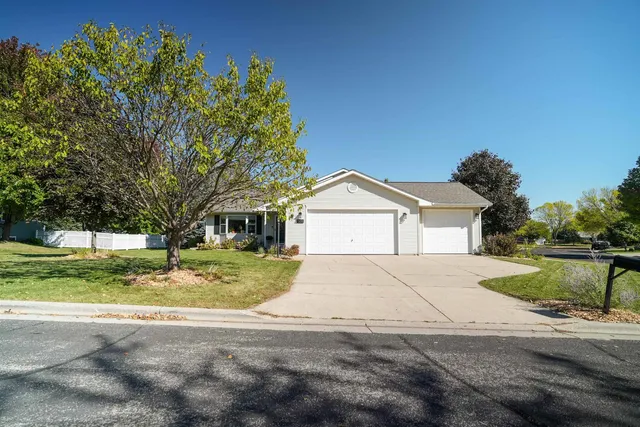 $499,000 | 906 Stonecress Court, Sun Prairie, WI 53590