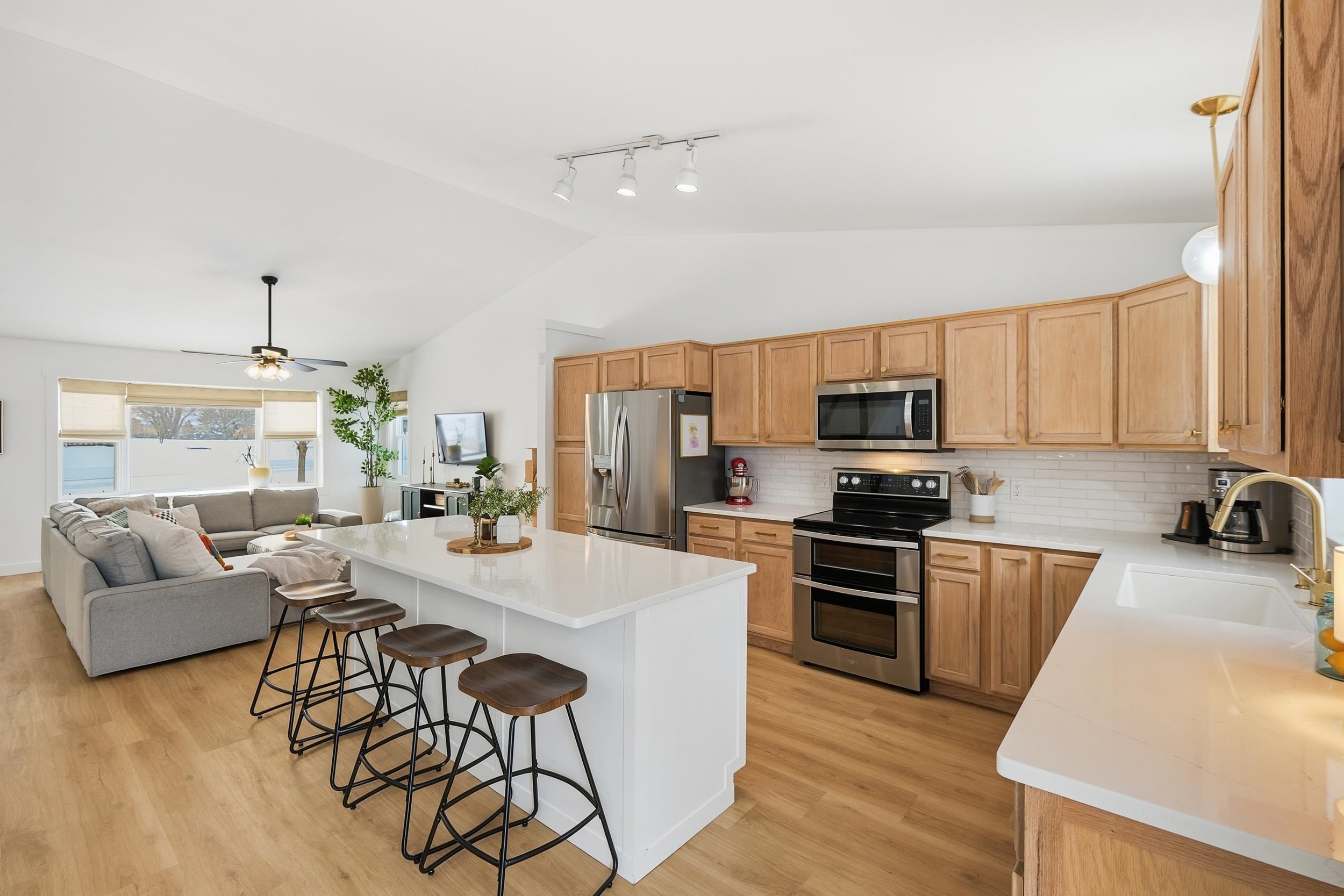 906 Stonecress Court Sun Prairie, WI 53590 - Photo 10 of 80