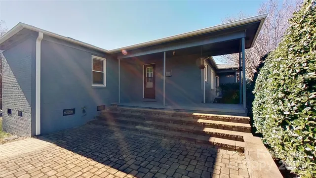 a view of a back yard of the house
