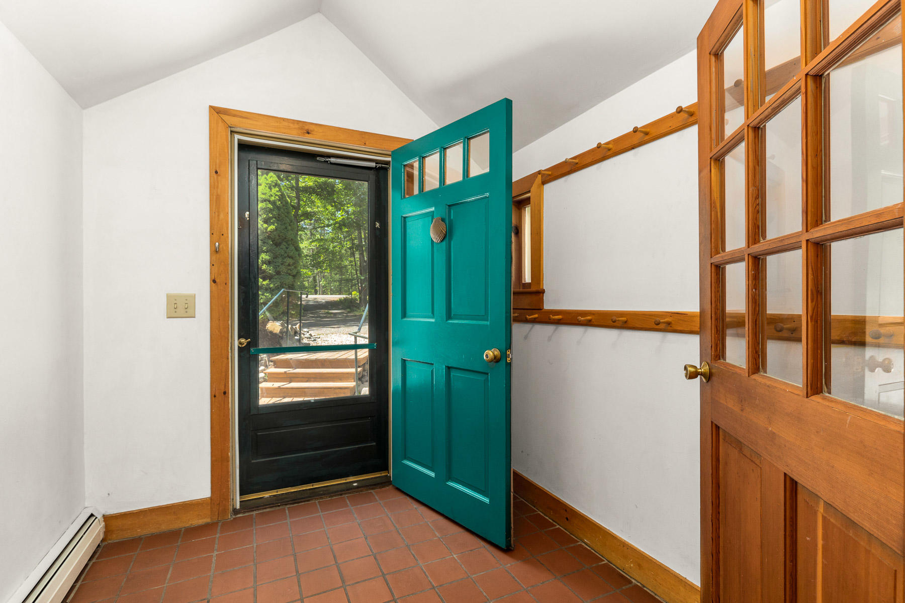 188 Brave Boat Harbor Road Kittery Point, ME 03905 - Photo 6 of 53 Front Entryway