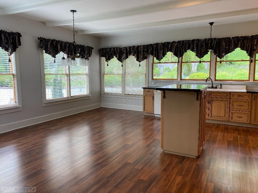 5829 Abbs Valley Road Bluefield, VA 24605 - Photo 7 of 25 Gallery Image 7