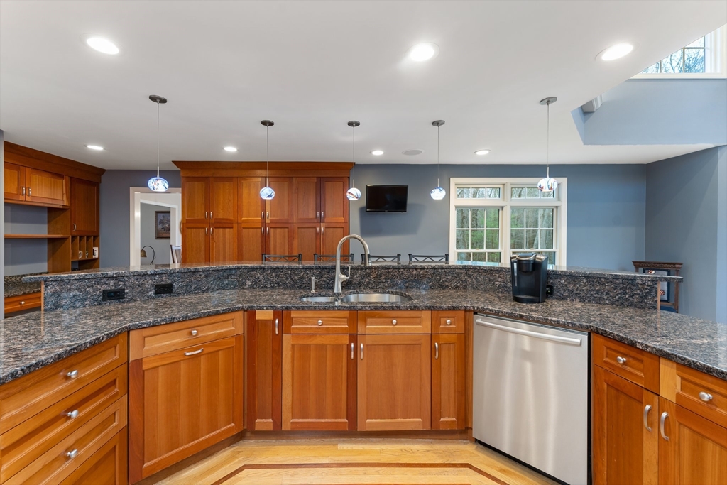 15 Castle Road Norfolk, MA 02056 - Photo 14 of 41 Gallery Image 14