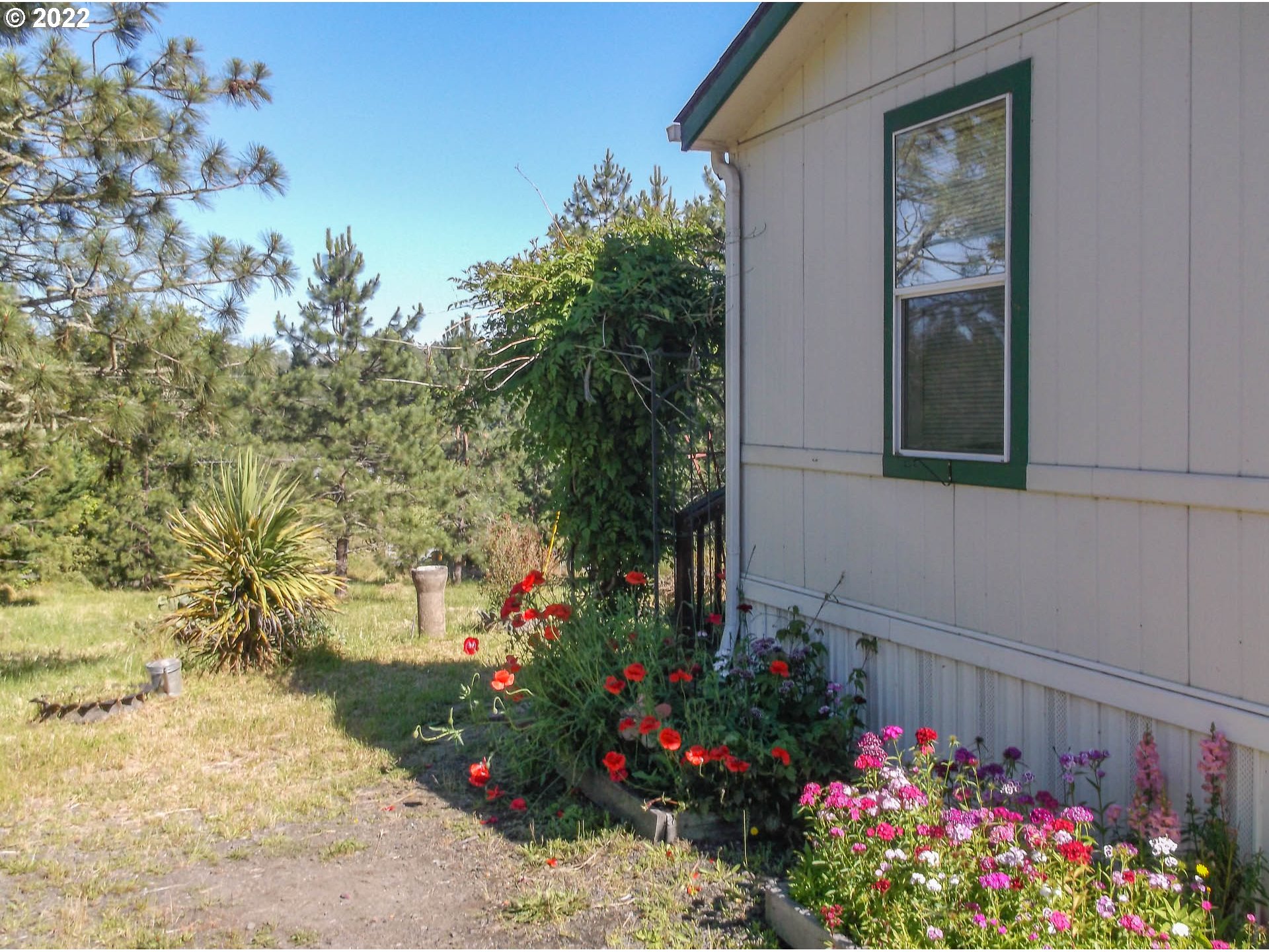 860 Valley Road Roseburg, OR 97471 - Photo 14 of 16 Gallery Image 14
