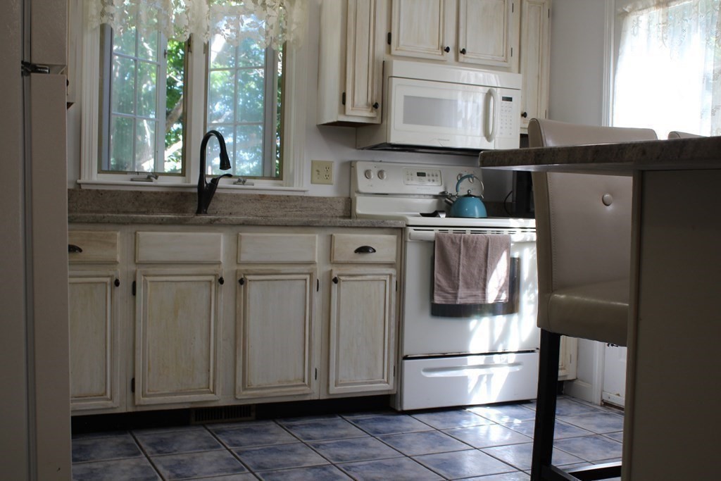 34 Ripley Street Chelmsford, MA 01863 - Photo 8 of 27 Gallery Image 8