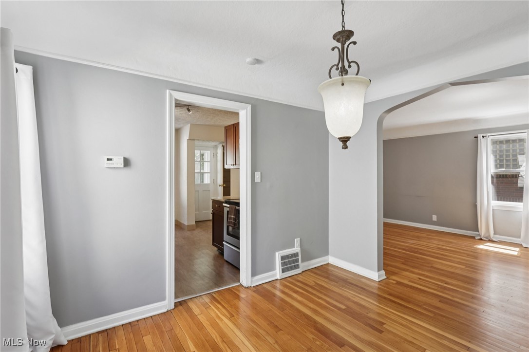 2187 Barrington Road Cleveland, OH 44118 - Photo 8 of 50