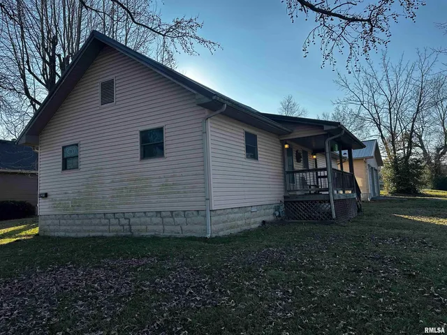 $99,900 | 802 East Charles Street, West Frankfort, IL 62896