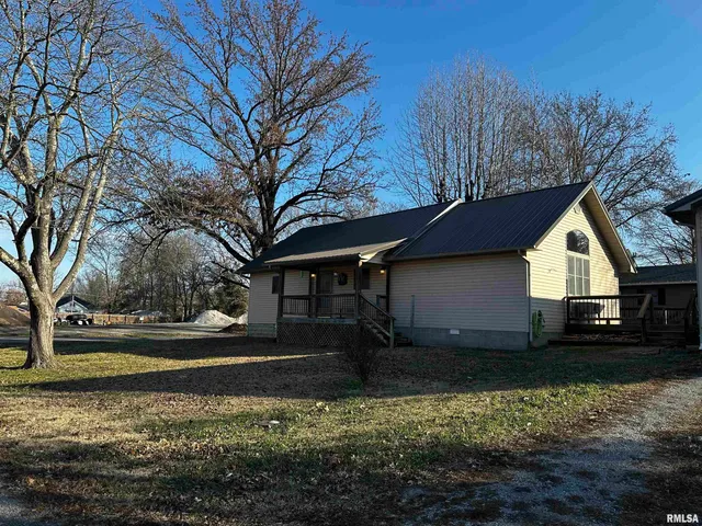 $99,900 | 802 East Charles Street, West Frankfort, IL 62896