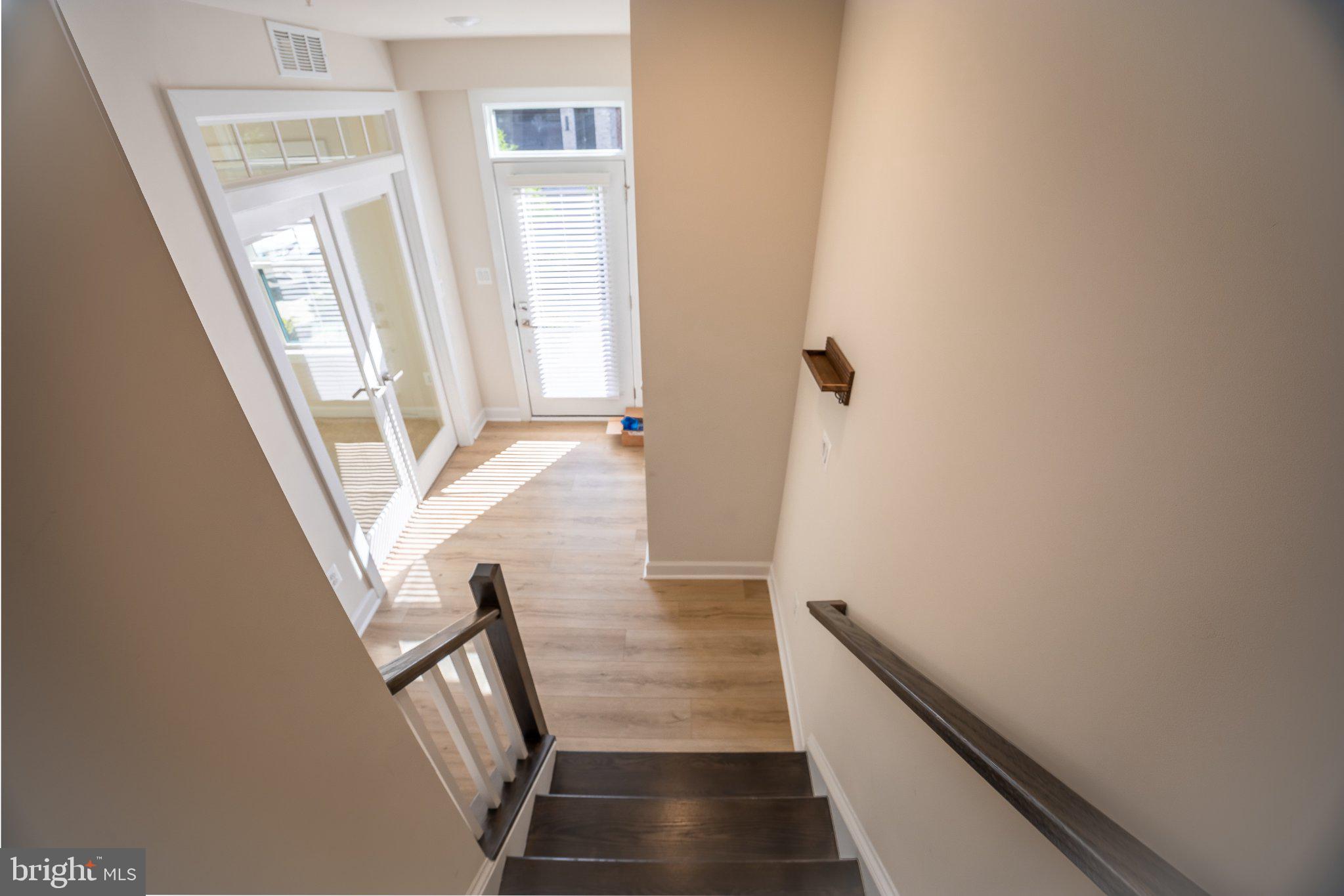 5313 8th Road South Arlington, VA 22204 - Photo 21 of 50 Inviting entryway with natural light.