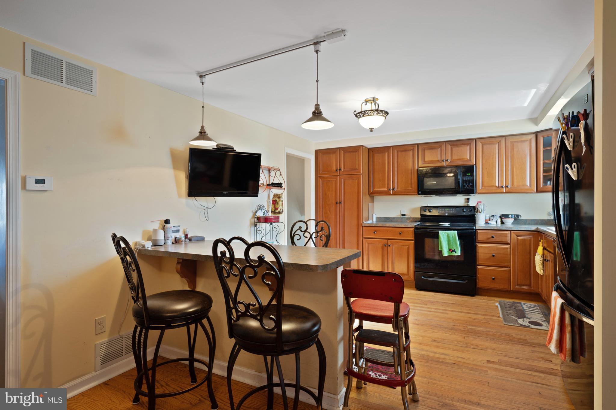 1382 Nevarc Road Warminster, PA 18974 - Photo 10 of 39 Gallery Image 10