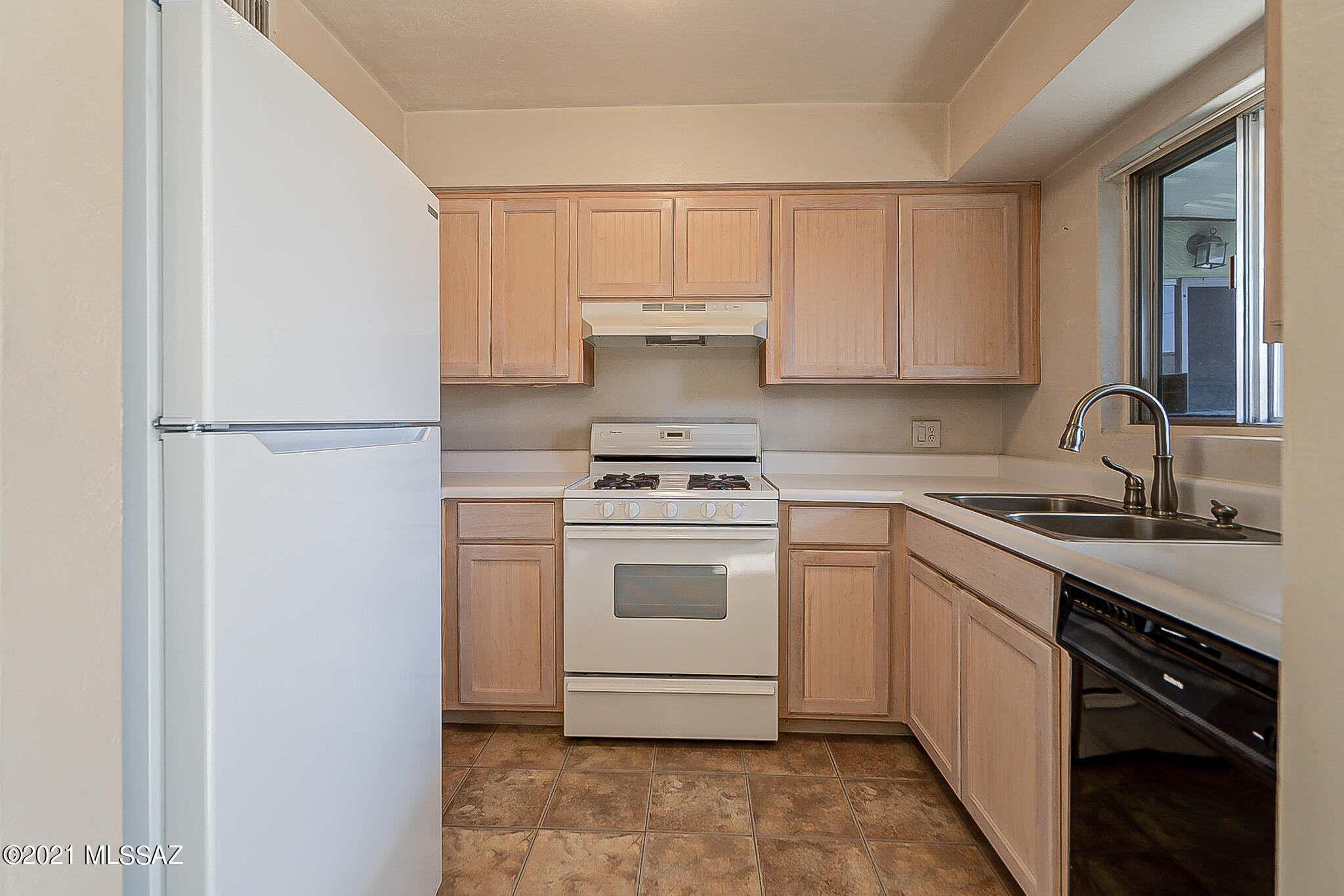 963 North Via Verano Tucson, AZ 85710 - Photo 12 of 26