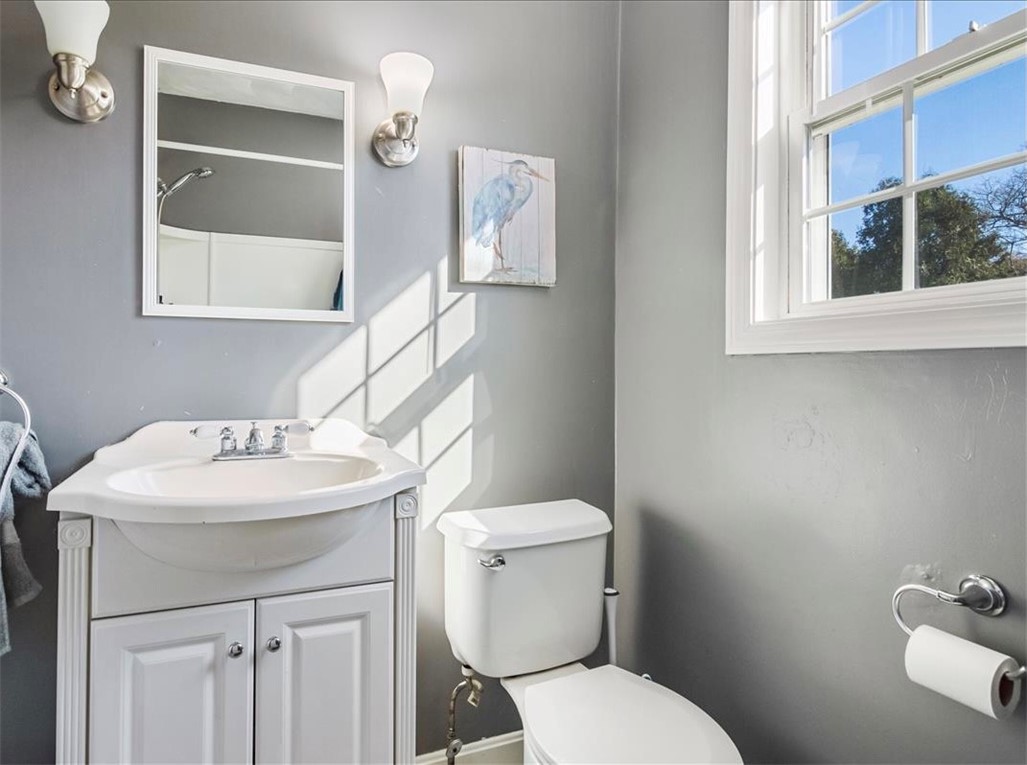 9 Bremen Avenue Warwick, RI 02889 - Photo 12 of 17 Bathroom first floor