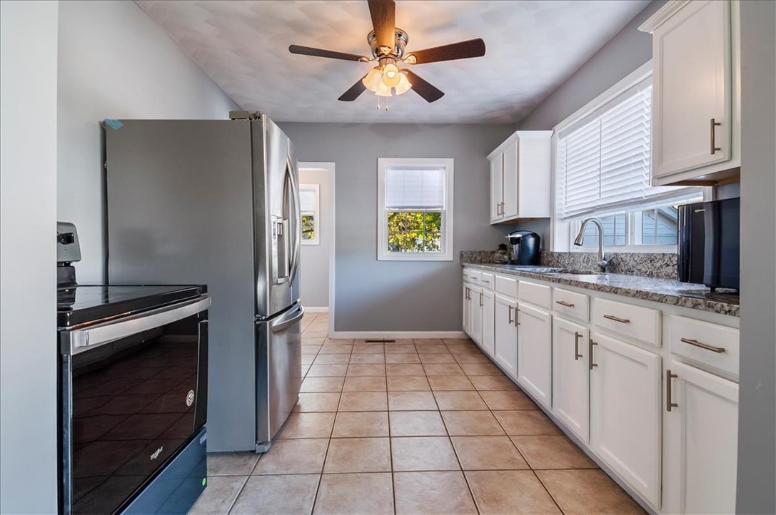 9 Bremen Avenue Warwick, RI 02889 - Photo 9 of 17 Kitchen