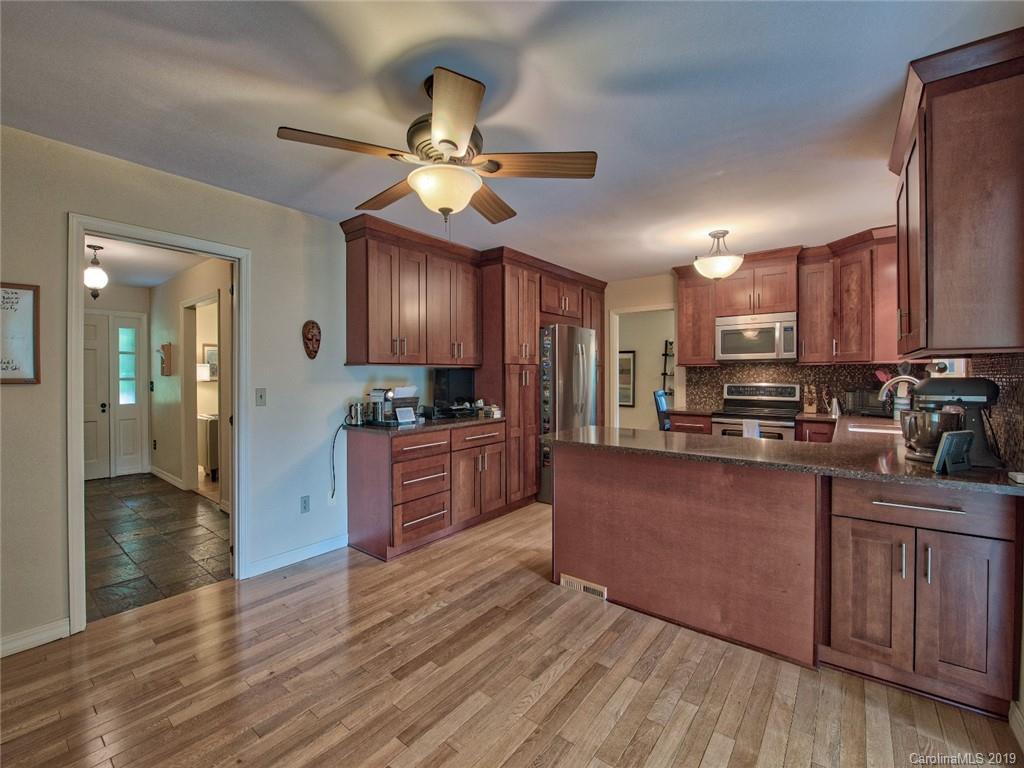 144 Auburn Road Waynesville, NC 28786 - Photo 9 of 33 Gallery Image 9