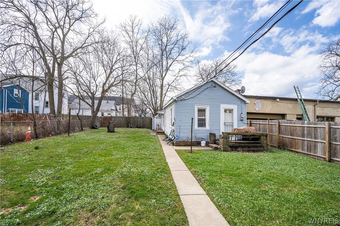 287 Normal Avenue Buffalo, NY 14213 - Photo 4 of 34 286 Carraige House