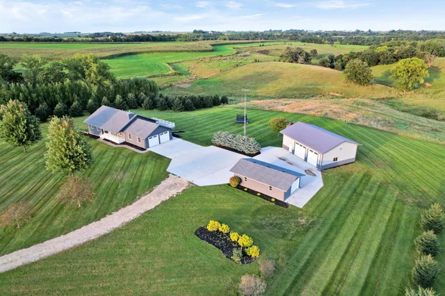 $715,000 | 66182 310th Avenue, Lake City, MN 55041