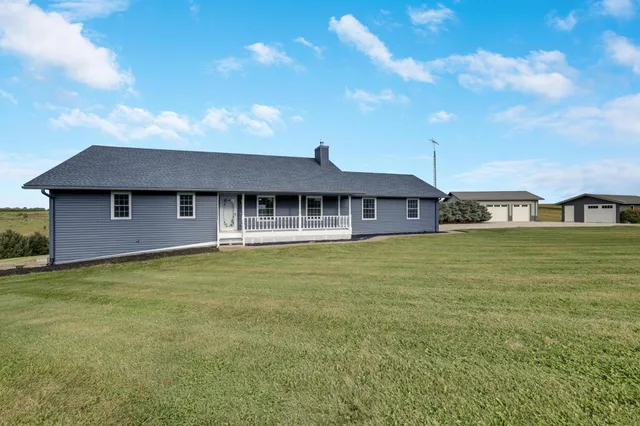 $715,000 | 66182 310th Avenue, Lake City, MN 55041