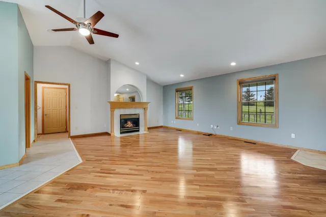 $715,000 | 66182 310th Avenue, Lake City, MN 55041