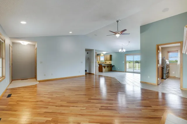 $715,000 | 66182 310th Avenue, Lake City, MN 55041