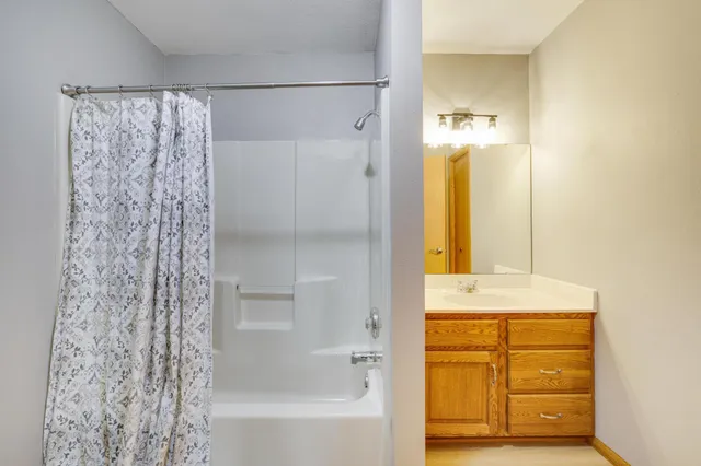 $715,000 | 66182 310th Avenue, Lake City, MN 55041