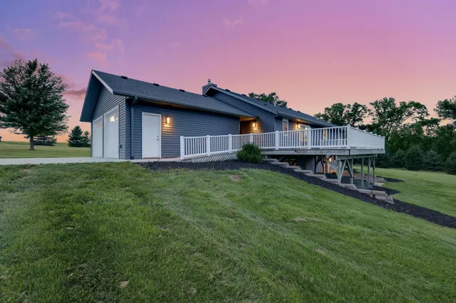 $715,000 | 66182 310th Avenue, Lake City, MN 55041