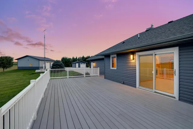 $715,000 | 66182 310th Avenue, Lake City, MN 55041