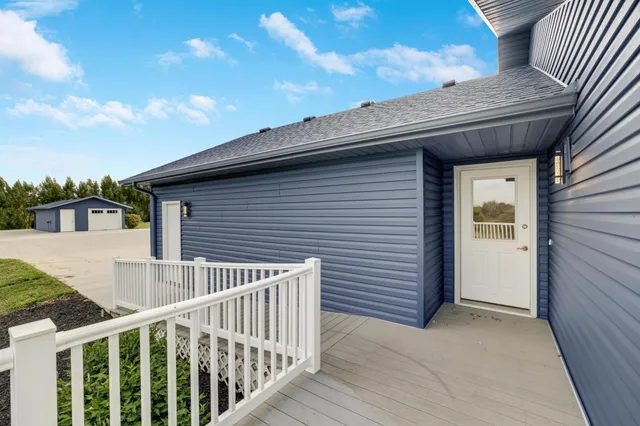 $715,000 | 66182 310th Avenue, Lake City, MN 55041