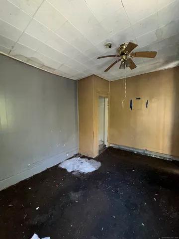 a view of empty room with window