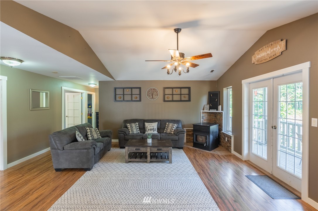5202 Reese Hill Road Sumas, WA 98295 - Photo 14 of 39 a living room with furniture and a chandelier