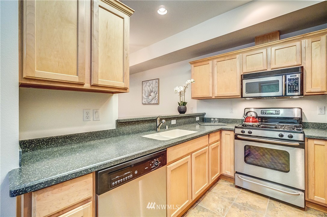 18875 108th Lane Southeast Renton, WA 98055 - Photo 8 of 23 Gallery Image 8