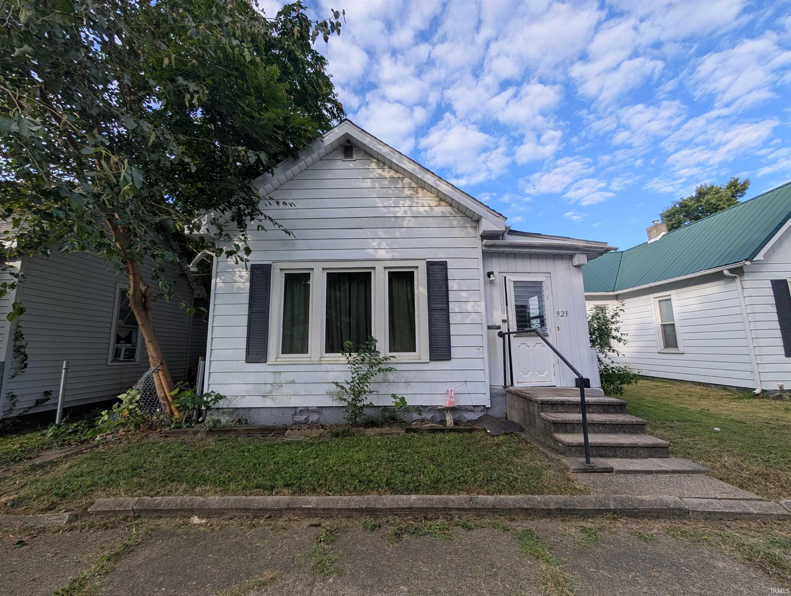 923 Buntin Street Vincennes, IN 47591 - Photo 1 of 9