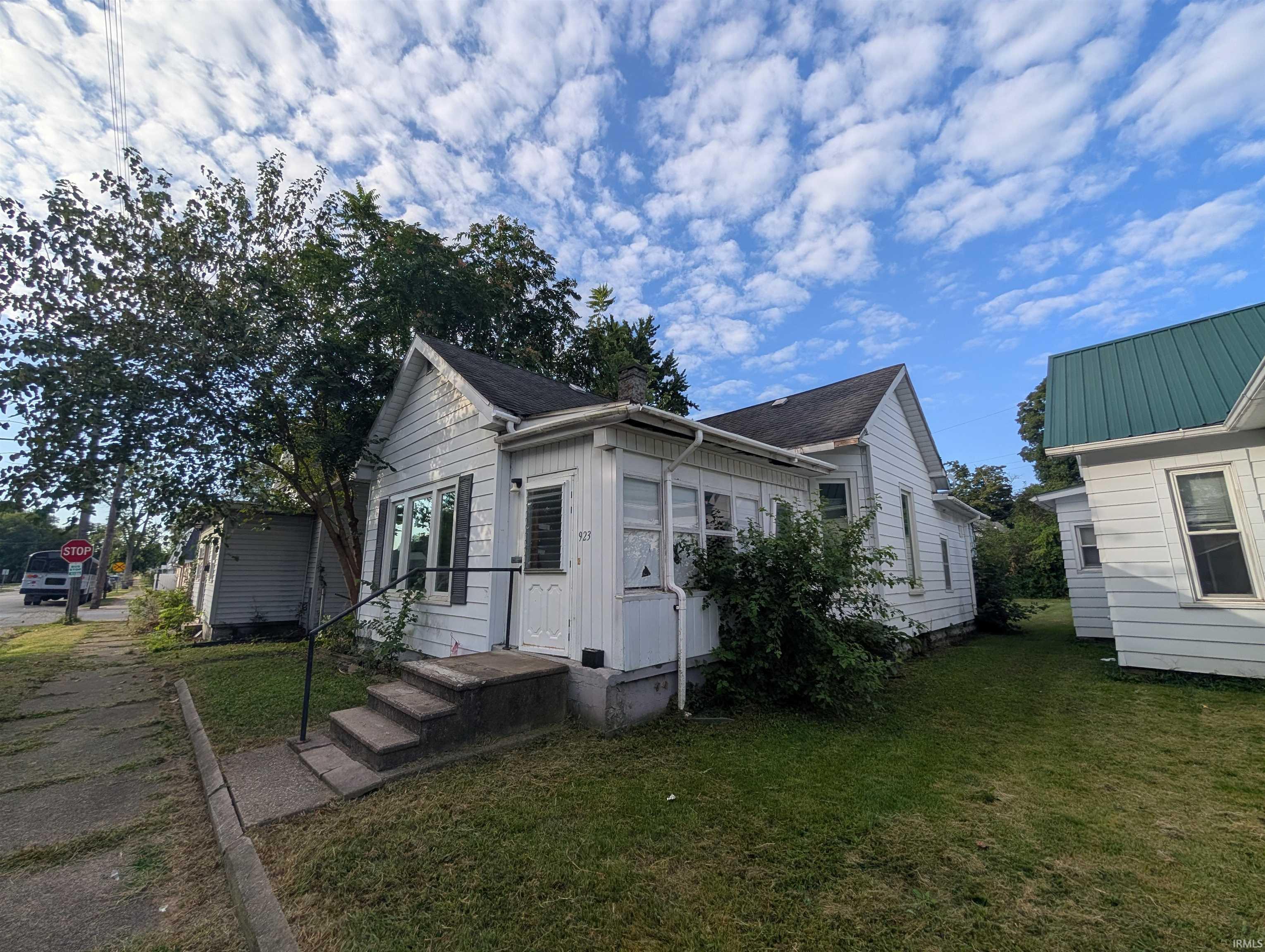 923 Buntin Street Vincennes, IN 47591 - Photo 2 of 9