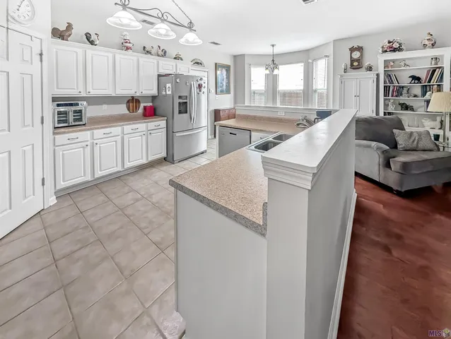 $379,500 | 10151 Sandhill Court, Baton Rouge, LA 70809